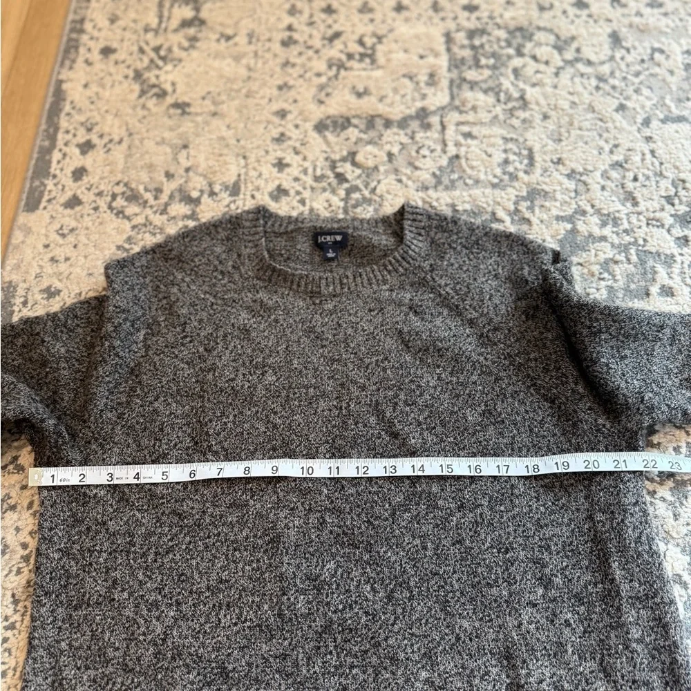 J. Crew Men's Charcoal Crewneck Sweater Large Lambs Wool Classic Warm Cozy
